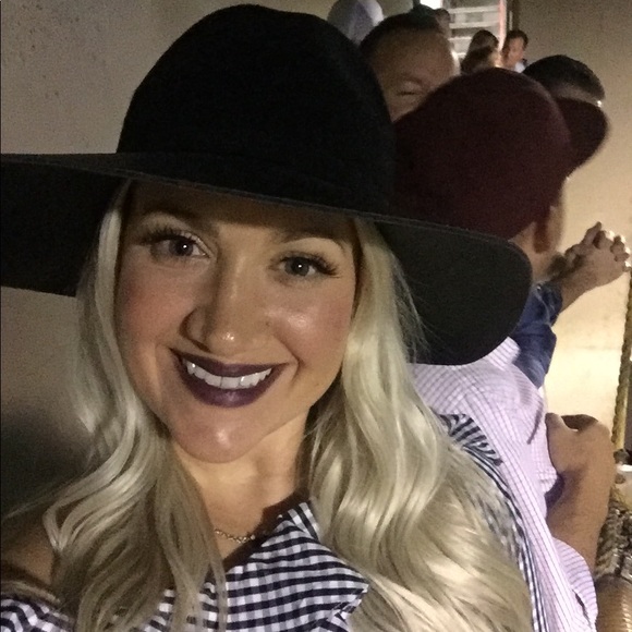 Meet your Posher, Mallary - Picture 1 of 1